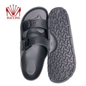 Fabricant de tongs EVA tendance sur le thème de la saison de football, proposant des sandales moulées par injection en gros pour les acheteurs internationaux - Product Image 5