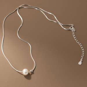 Collar de Perlas de Plata de Ley S925 con Cadena de Clavícula Ligera y Elegante, Perlas de Agua Dulce de 4 mm, Diseño Simple y Elegante - Product Image 4