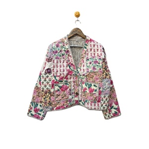 Chaqueta Acolchada Vintage Hecha a Mano Larga con Cuello en V de Algodón Indio a Rayas Características Transpirables y Sostenibles PARA EL Otoño - Product Image 1