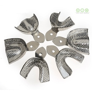 Juego de Bandejas de Impresión Dental de Alta Calidad, Acero Inoxidable, Superior e Inferior, Autoclavables, Diseño Perforado para Uso Clínico - Product Image 1