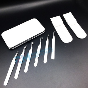 Pinzas para extensión de pestañas RMI Silver Shin Tip de acero inoxidable con recubrimiento en polvo blanco y estuche magnético blanco - Product Image 5