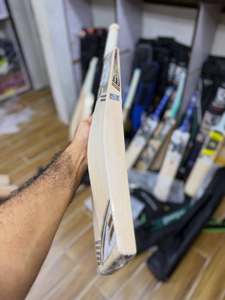 Bate de Críquet CA Sports Gold 20K Edición Fakhar Zaman, Madera de Sauce Inglesa, Duradero y Ligero, con Funda y Lámina Antideslizante de Agarre Adicional - Product Image 4