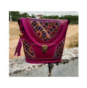 Sac de messager en cuir perlé pour femmes de l'Inde Bohème Boho Sac à main perlé Soirée Shopping Sacs de fête en cuir - Product Image 1