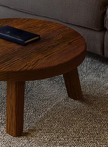 โต๊ะกาแฟไม้เนื้อแข็งทรงกลม ปี 2026 พร้อมท็อปไม้ทรงกลมเรียบเนียน ขาแข็งแรงหนา และผิวสัมผัสธรรมชาติ สำหรับห้องนั่งเล่น - Product Image 2