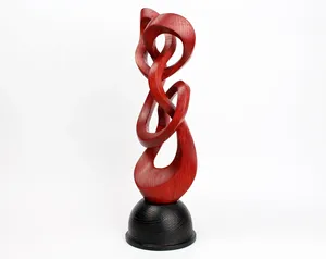 Escultura de madera natural de alta calidad, elegante y artesanal, con temática abstracta de amor, para San Valentín y aniversarios. - Product Image 3
