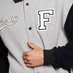 Veste de sport pour homme avec logo personnalisé, broderie en chenille épaisse, patchwork, capuche, doublure en laine coupe-vent et poches avant - Product Image 5