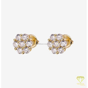 Élégantes boucles d'oreilles clous en argent sterling 925 plaqué or, ornées de diamants de laboratoire floraux et d'un grappe scintillante - Product Image 3