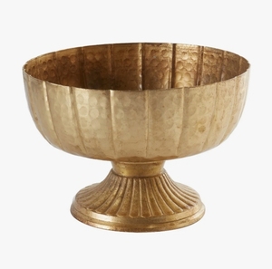 Bol en métal martelé à pieds finition or antique – Contenant floral de table cannelé pour décoration intérieure de luxe et repas - Product Image 3
