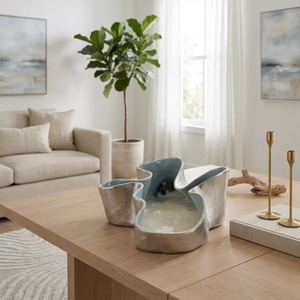 Jarrón de Metal Hecho a Mano de Estilo Contemporáneo, con Forma y Acabado Orgánicos, Recipiente Decorativo Moderno para el Hogar - Product Image 2