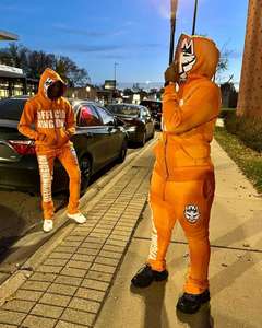 Conjunto Deportivo Casual Vintage con Efecto Desgastado, Sudadera con Capucha Bordada y Pantalones Deportivos con Corte Ajustado, Conjunto Personalizado para Correr - Product Image 2