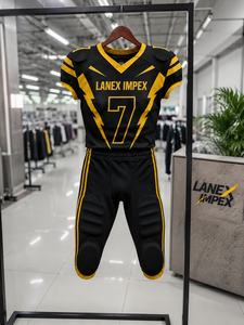 Uniforme de Fútbol Americano Personalizado para Hombre, Conjunto de Jersey y Pantalones con Estampado por Sublimación en Negro y Dorado, Número 7, Poliéster Transpirable - Product Image 5