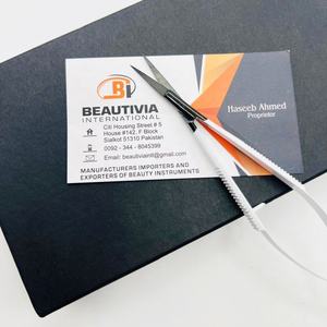 Tijeras de manicura rusas extra afiladas, herramienta de belleza sostenible de acero inoxidable con acción de primavera en blanco y negro para cutículas - Product Image 4