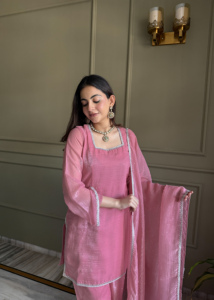 NUEVO TRAJE FARSHI SALWAR ESPECIAL DE TELA DE SEDA CRUNCHY CON TRABAJO SIROSKI EN LA PARTE SUPERIOR Y CONJUNTO DUPPTA LISTO PARA USAR PARA FIESTAS ESTILO MODERNO - Product Image 2