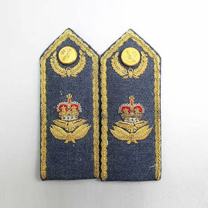 Épaulettes personnalisées brodées sur mesure avec détails tressés pour uniformes de cérémonie et défilés - Product Image 1