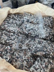 กรวดสีดำธรรมชาติสุดฮอตสำหรับการจัดสวนก้อนกรวดสีดำแบบละเอียดละเอียดสีตรงจากโรงงาน20-40มม. 30-50มม. - Product Image 4