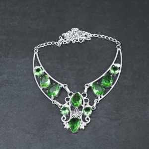 Collier élégant en argent sterling 925 avec pierre de péridot verte en forme de goutte, serti de grenat, chaîne tendance pour femme - Product Image 4