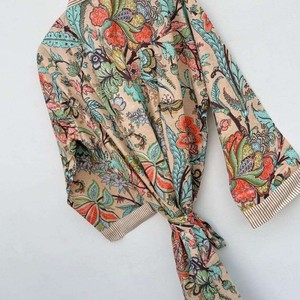 Robe en coton pur matelassée réversible longue pour l'automne et l'hiver, kimono bohème indien imprimé à la main avec motifs floraux - Product Image 4