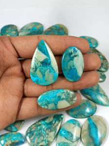 พลอยคริสโซคอลล่าสีน้ำเงินธรรมชาติทรงคาโบชอง พร้อมใบรับรอง IGI ขนาดอิสระตามธรรมชาติ - Product Image 4