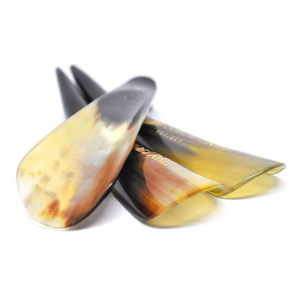 Chausse-pied en corne de buffle naturelle, fait main, écologique, de forme moderne, avec poignée – Commandes en gros disponibles - Product Image 1
