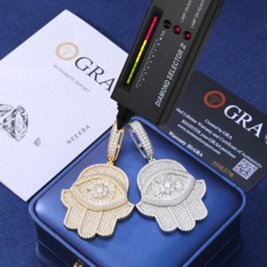 Pendentif Hamsa en Moissanite taille Baguette, Charme Œil Divin, Protection Spirituelle, Moissanite VVS, Argent 925, finition goutte d'eau - Product Image 6