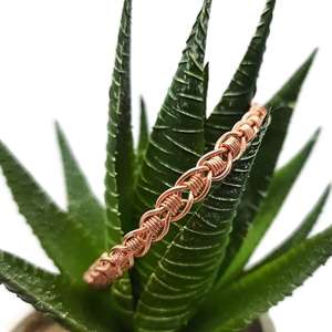 Pulsera tejida de cobre puro para mujer, brazalete envuelto en alambre, regalo del séptimo aniversario para esposa, hecho a mano - Product Image 1