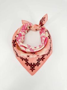 Écharpe carrée en satin de soie de luxe, design OEM, imprimé personnalisé, motif uni ou à carreaux, décontractée, respirante, haute qualité, toutes saisons, vente chaude - Product Image 6