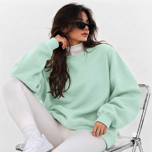 Sweat-shirt oversize en molleton doux à col montant pour femme, coupe décontractée, idéal pour le quotidien et les escapades de week-end - Product Image 1
