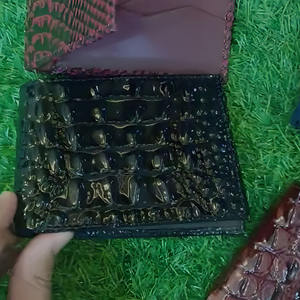 Portefeuille homme en cuir véritable de qualité supérieure, couleur vive, avec poche zippée, emplacements pour cartes, doublure en polyester, design élégant et tendance - Product Image 5