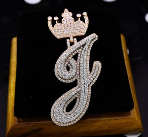 Pendentif Lettre J Dvars en Or Rose Diamanté, Couronne en Argent Sterling 925, Sertissage Griffe Moissanite, Micro-Incrustation, Breloque Thème Luxe - Product Image 2