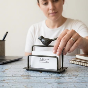 Porte-cartes de visite en fonte avec sculpture d'oiseau, organisateur de bureau minimaliste, support de rangement en métal sur pied - Product Image 4