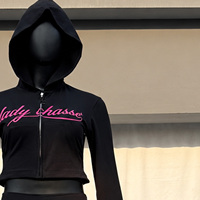 Ensemble de yoga grande taille couleur unie respirant avec pantalon de survêtement taille haute coupe droite et sweat à capuche court – Tenue de sport