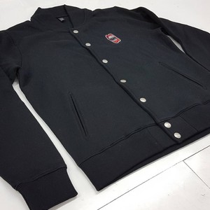 Chaqueta Bomber Varsity Unisex Negra con Camuflaje, Logotipo Bordado en la Parte Delantera, Cierre de Cremallera, Estilo Formal, Corte Holgado, Impermeable - Product Image 6