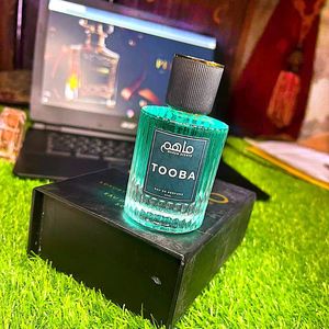 Tooba Eau De Parfum 50ml, Aroma Amaderado y Frutal de Larga Duración y Alta Concentración para Hombre, en Elegante Botella de Vidrio con Atomizador, para Uso Casual y de Oficina - Product Image 1