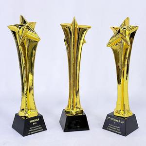 El Trofeo de Oro Definitivo que Conmemora la Excelencia, la Dedicación y el Logro Excepcional Inigualables - Product Image 3