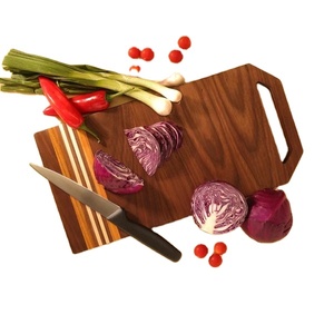 Nouveau design Planche à découper en bois d'acacia fait à la main pour les légumes, le fromage et plus encore - Product Image 1