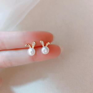 Boucles d'oreilles en perles d'eau douce plates Mantou de 7-8 mm pour femmes, bijoux d'oreille pour seniors, design unique de niche, lapin en argent sterling, perle élégante - Product Image 2