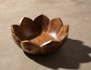 Saladier en bois à motif floral de designer, bol en bois de manguier avec revêtement en noyer foncé, décor fleur de lotus - Product Image 3
