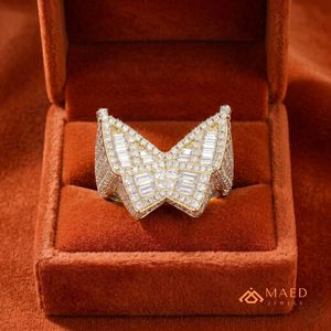 Anillo de Moissanita para Hombre, Anillo Corona Iced Out con Halo de Baguettes, Joyería de Declaración, Regalo Premium para Él, Diseño de Acabado de Lujo - Product Image 2