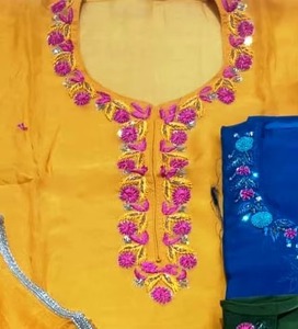 Salwar Kameez Indio de Seda Bordada para Mujer, Colección de Lujo para Invitadas de Boda y Festividades, Disponible para la Venta - Product Image 4