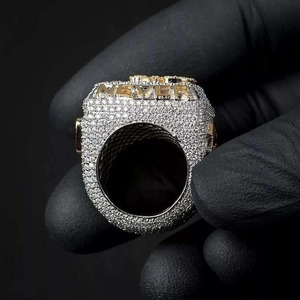 Anillo de Lujo para Hombre Estilo Hip Hop, Hecho con Plata de Ley 925 y Diamantes Moissanite, Estilo Iced Out, Joyería de Moda Premium - Product Image 4