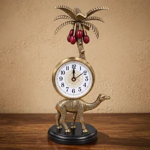 Horloge de table en métal antique avec sculpture décorative de palmier, horloge de bureau vintage de luxe pour la décoration de la maison, du bureau ou des étagères - Product Image 5
