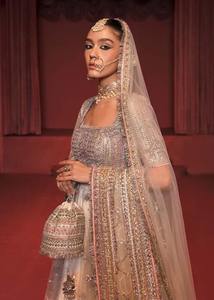 Robe de mariée pakistanaise haut de gamme, couleur rose poudré lavande, style sculptural, Lehnga Choli avec épaulettes structurées et rembourrées - Product Image 3