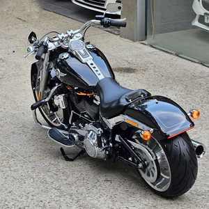 NUEVA Motocicleta Cruiser Fatboy114 2024/2025, Motor V-Twin Americano de 1868cc, Refrigeración por Aire, Clase Pesada - Product Image 1