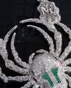 Dvars Colgante de Lujo de Plata de Ley 925 Bañado en Oro con Moissanita, Diseño de Araña de Diamantes, Corte Brillante, Engaste de Garra, Estilo Iced Hip - Product Image 3