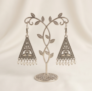 จี้รูปสามเหลี่ยมลายฉลุ DIVYORO - Product Image 1