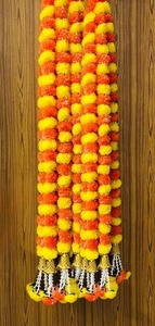 Guirlande de fleurs artificielles en plastique pour décoration de mariage indien traditionnel, fleurs de souci, clochettes, pour Mehndi, Haldi, Noël - Product Image 2