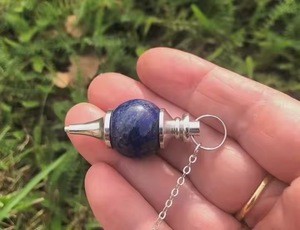 Pendentif de guérison en lapis-lazuli poli, forme boule, fait main, pour la radiesthésie et le Reiki, outil dynamique en cristal - Product Image 4
