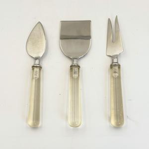 Ensemble d'outils à fromage avec manche en résine artisanale, 3 couteaux à fromage élégants pour charcuterie, cadeau élégant pour les dîners et les réceptions - Product Image 1