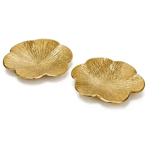 Plat de service décoratif en aluminium finition or de luxe en forme de feuille de lotus pour la décoration de table, de la maison et des hôtels - Product Image 5