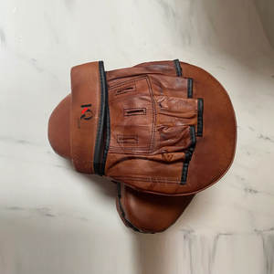 Guantes de Boxeo Profesionales de Cuero de Alta Calidad con Acolchado Extra Grueso y Agarre Seguro para Entrenamiento de Velocidad - Product Image 3